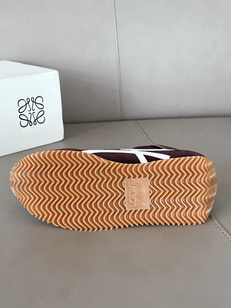 حذاء Loewe مصنوع من جلد بقر