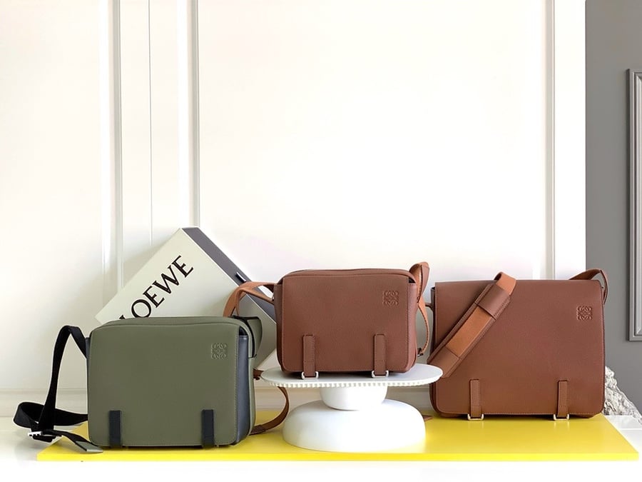 حقيبة رسول عسكرية من Loewe XS