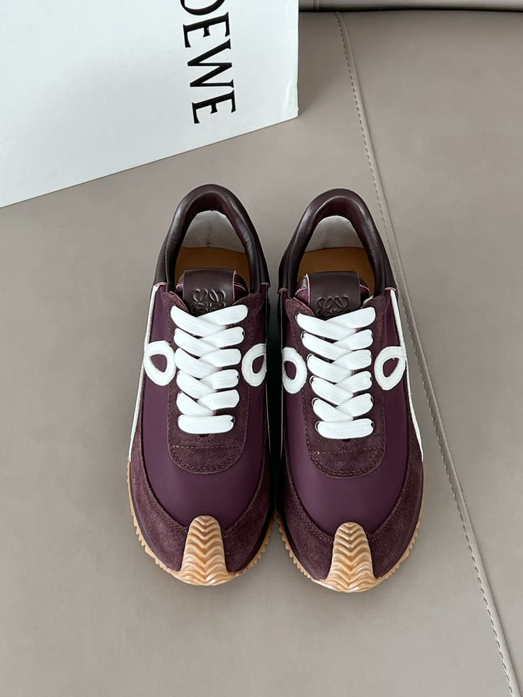 حذاء Loewe مصنوع من جلد بقر