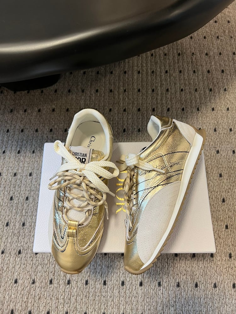 حذاء رياضي Dior Sketch Graffiti باللون الذهبي