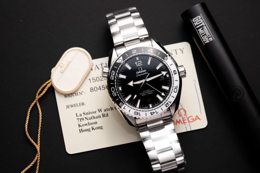 Omega Seamaster Planet Ocean 600M Co-Axial Master Chronometer GMT 215.30.44.22.01.001 Black Ceramic Dial & Black/White Bezel Stainless Steel Bracelet 43.5mm