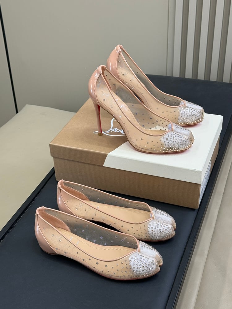 حذاء مسطح Maison Margiela x Christian Louboutin Tabi باللون الأبيض