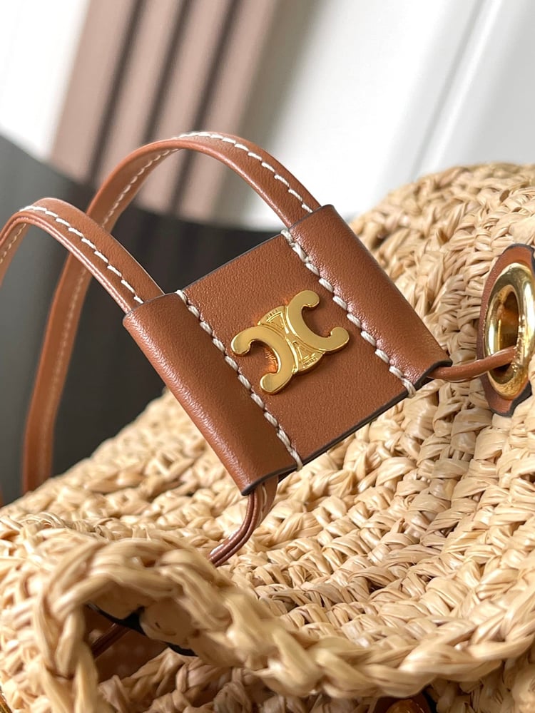 حقيبة سلة كلاسيكية من CELINE CLARA