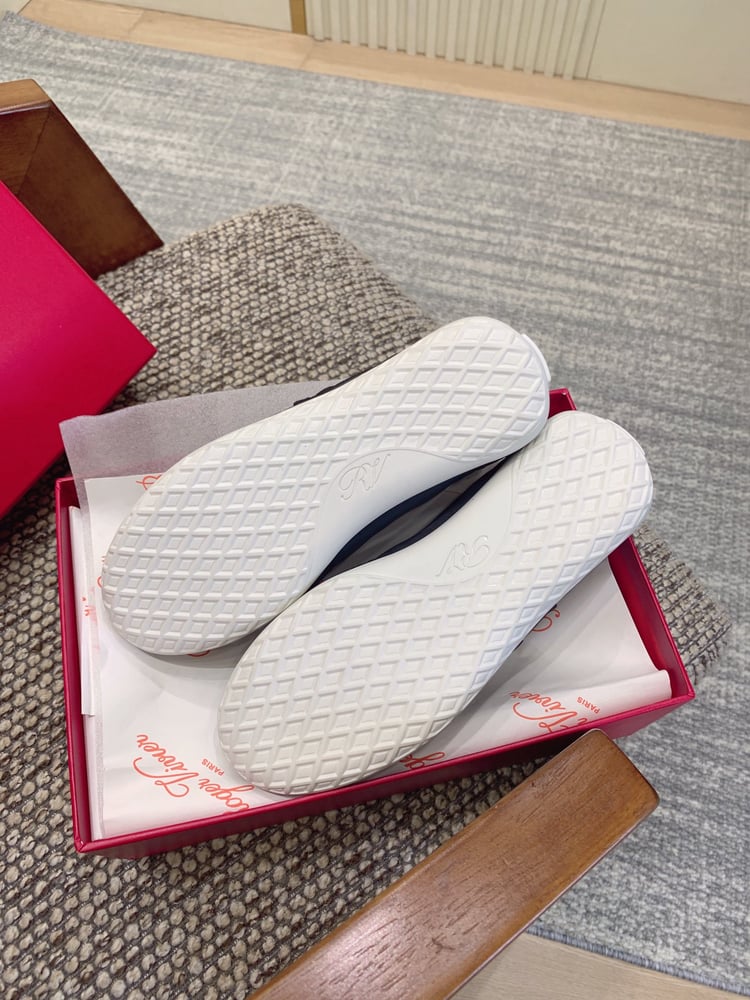 أحذية كاجوال جديدة من Roger Vivier