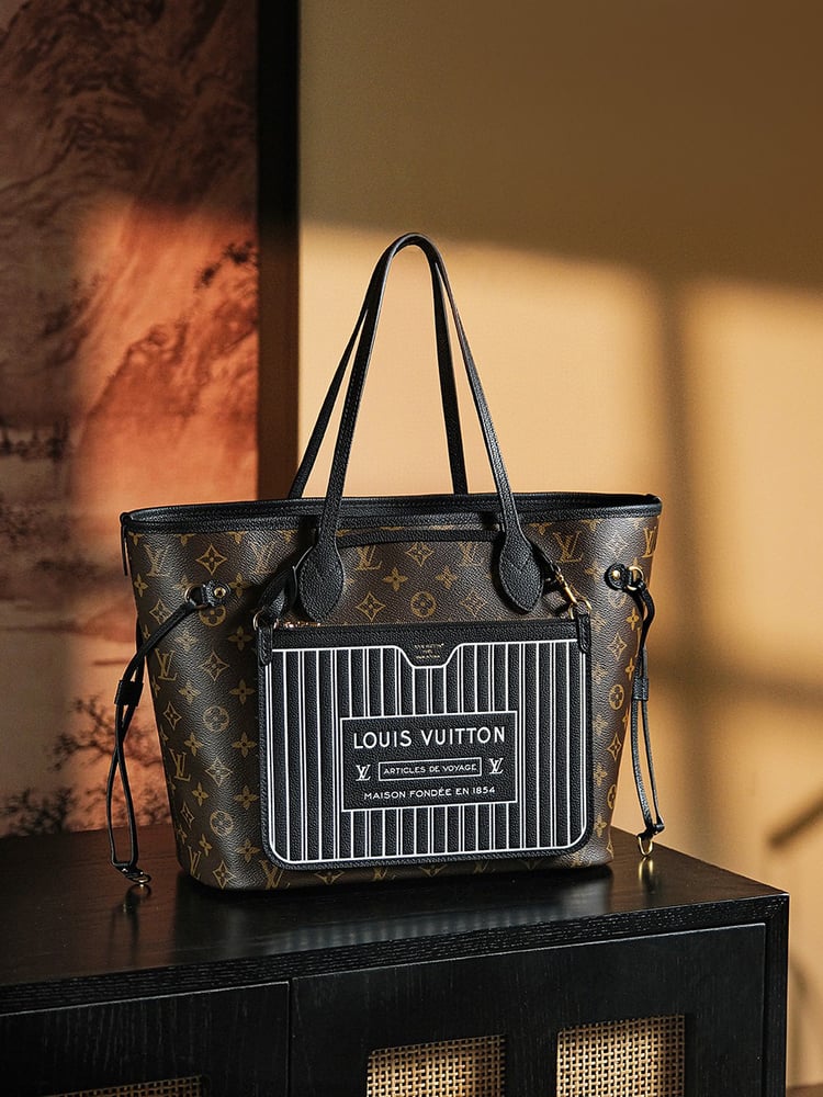 حقيبة Louis Vuitton Monogram Neverfull سوداء