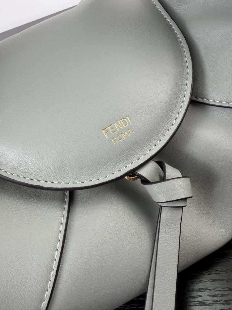 حقيبة Fendi Spy Bag