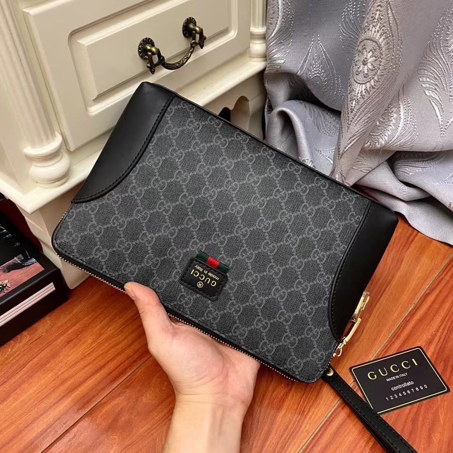 حقيبة يد (كلتش) كانفاس GG Supreme غوتشي باللون الاسود