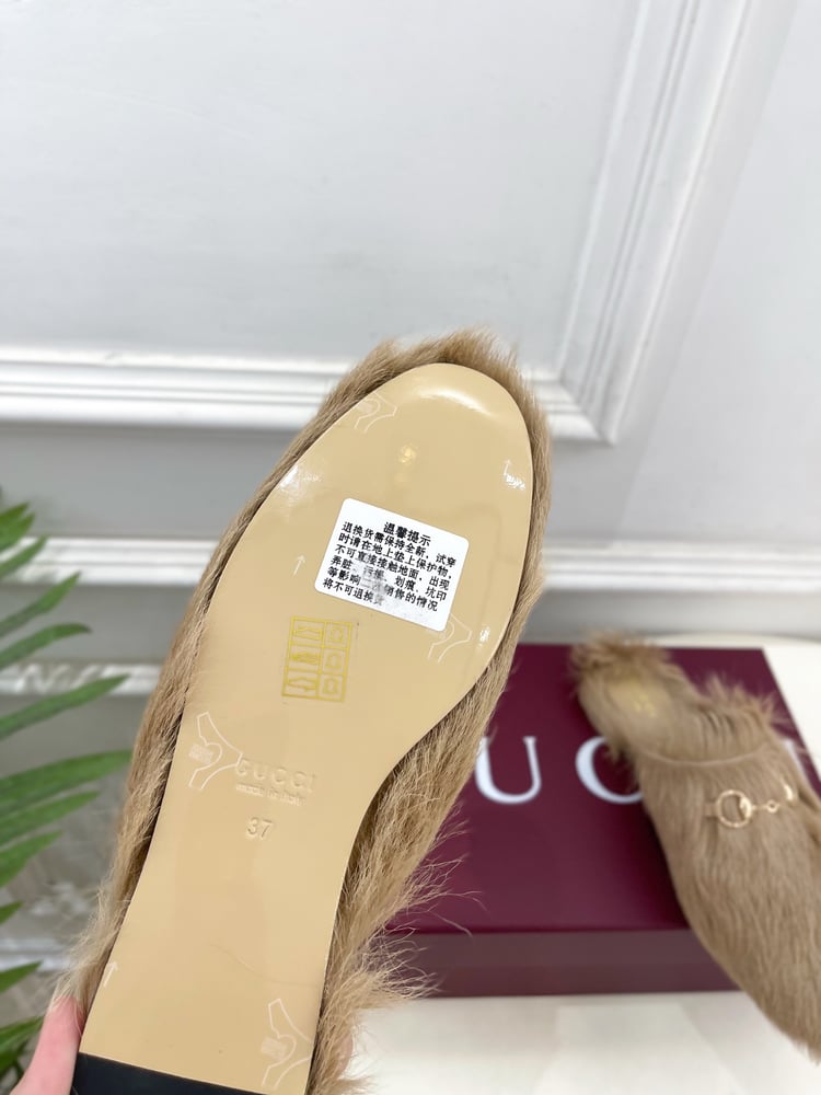 حذاء Gucci Princetown Horsebit باللون البني