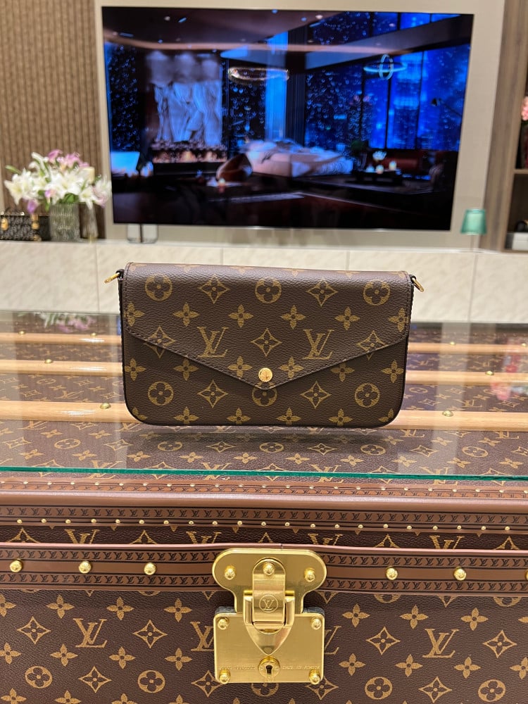 لوي فيتون POCHETTE FÉLICIE مقاس21cm