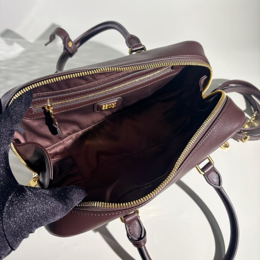 حقيبة Miu Miu Arcadie Matelassé صغيرة من جلد نابا باللون العنابي