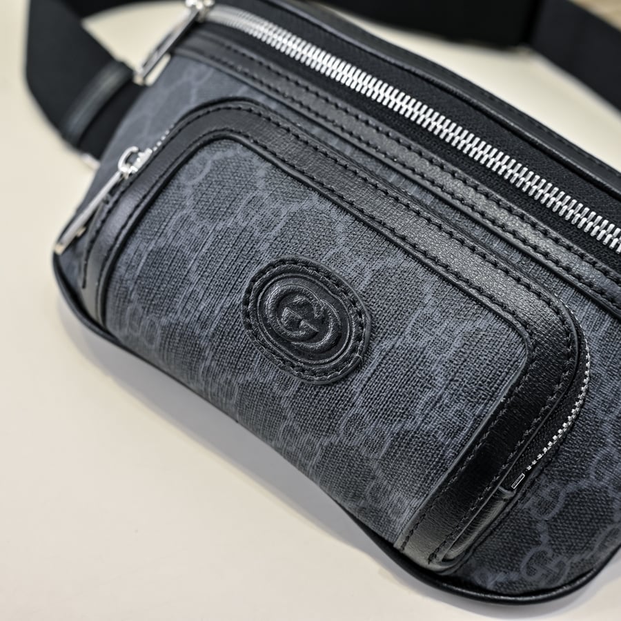 حقيبة خصر غوتشي  GG Supreme صغيرة باللون الاسود