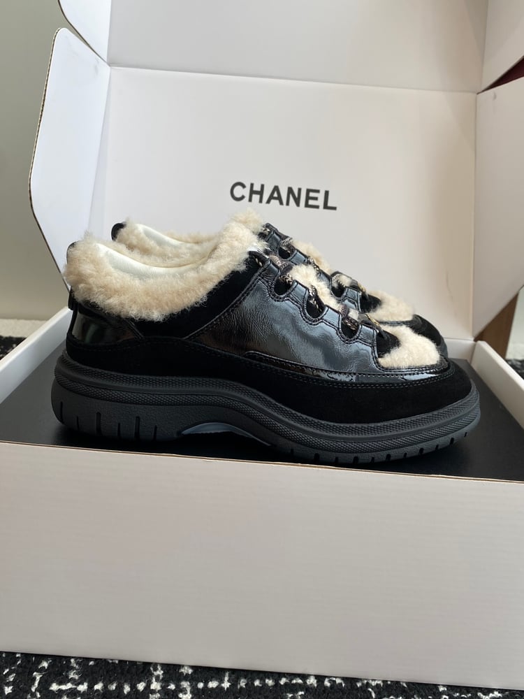 أحذية CHANEL الرياضية الجديدة