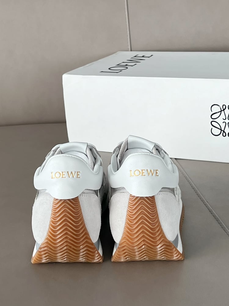 حذاء Loewe مصنوع من جلد بقر