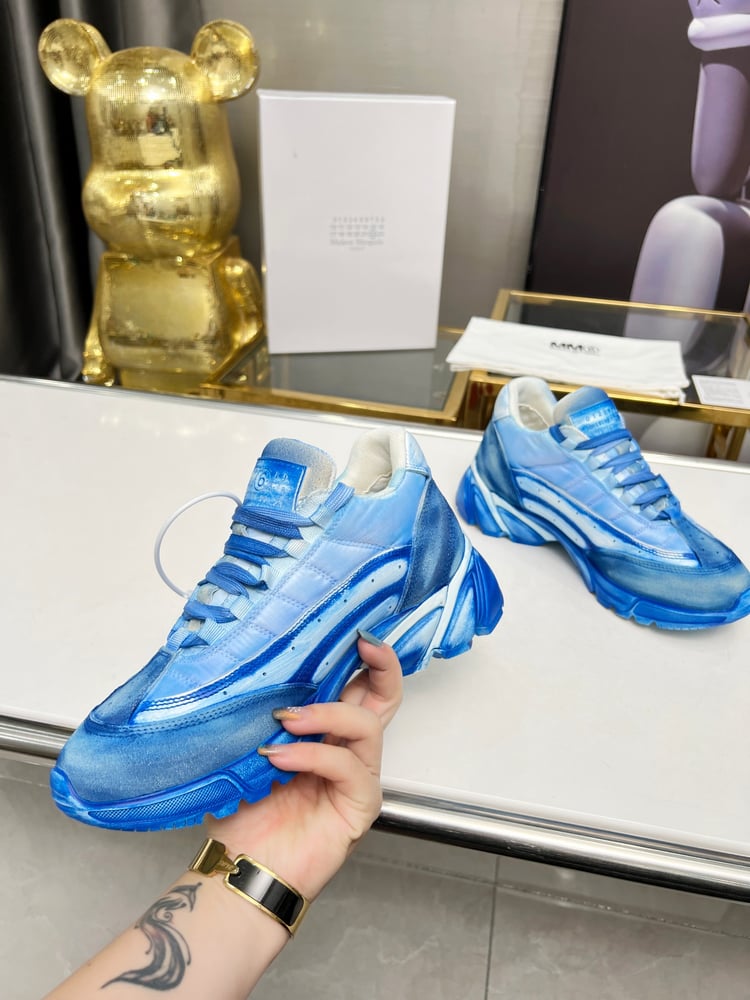 أحذية رياضية كاجوال جديدة من Maison Margiela