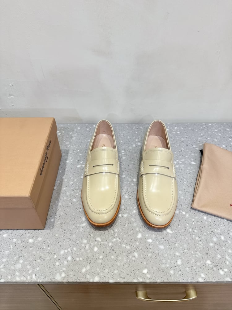 حذاء لوفر جيانفيتو روسي Michael Loafer باللون البيج