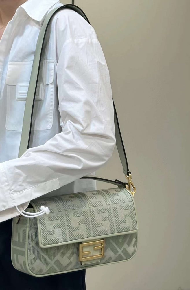 فندي BaGuette مقاس 27cm