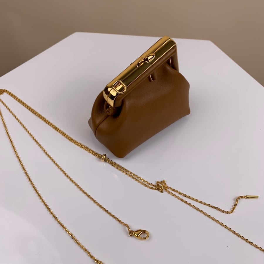 فندي فيرست حقيبة كروس بودي بنية