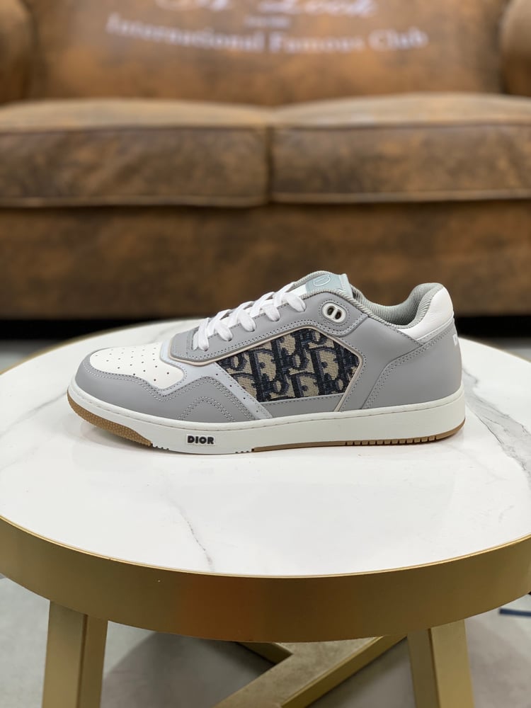 أحدث وأروع حذاء رياضي كاجوال Dior x AJ1