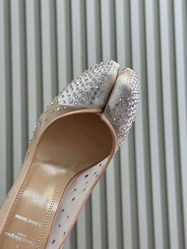 حذاء مسطح Maison Margiela x Christian Louboutin Tabi باللون الأبيض