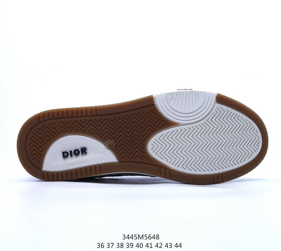 حذاء رياضي كلاسيكي فاخر منخفض الارتفاع من Dior