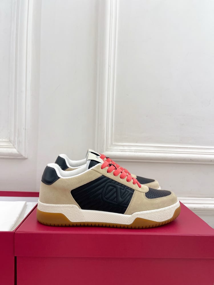 حذاء Valentino Garavani Upvillage Crosta باللون الأبيض/الأسود