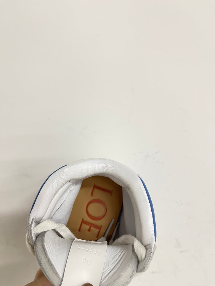 حذاء Loewe New Retro High Top باللونين الأبيض والأزرق