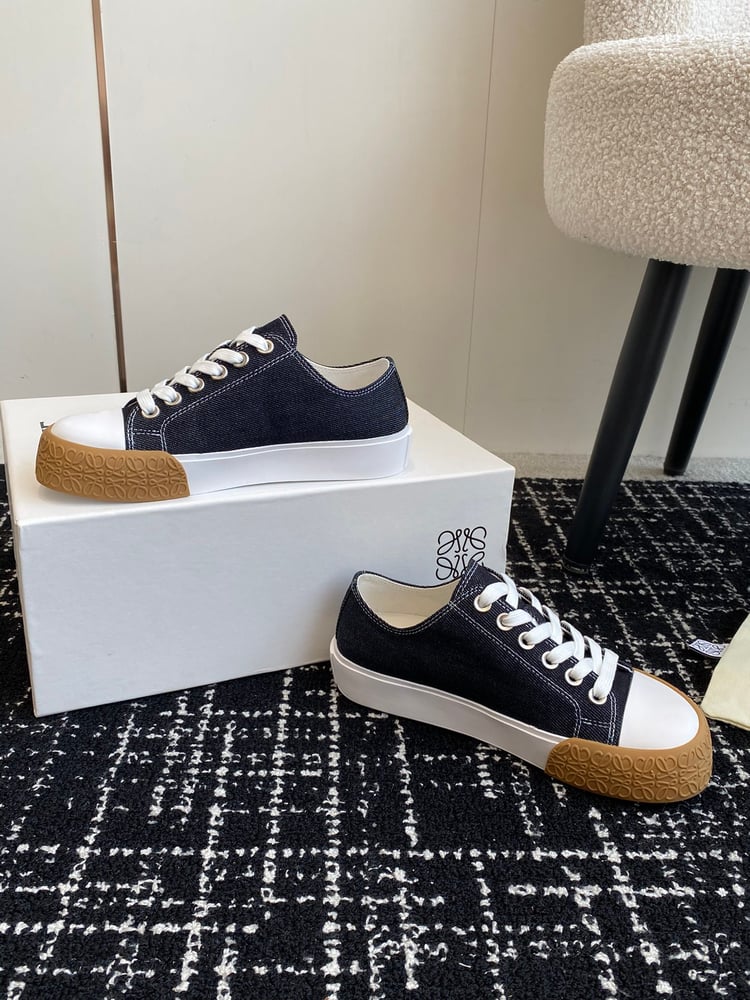 حذاء رياضي Terra Vulca جديد من Loewe