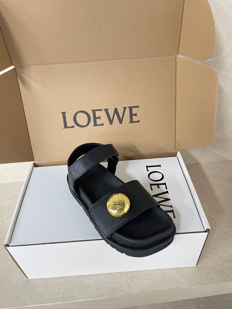 صنادل جديدة بكعب عالي Loewe