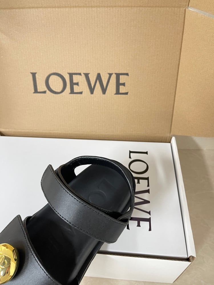 صنادل جديدة بكعب عالي Loewe
