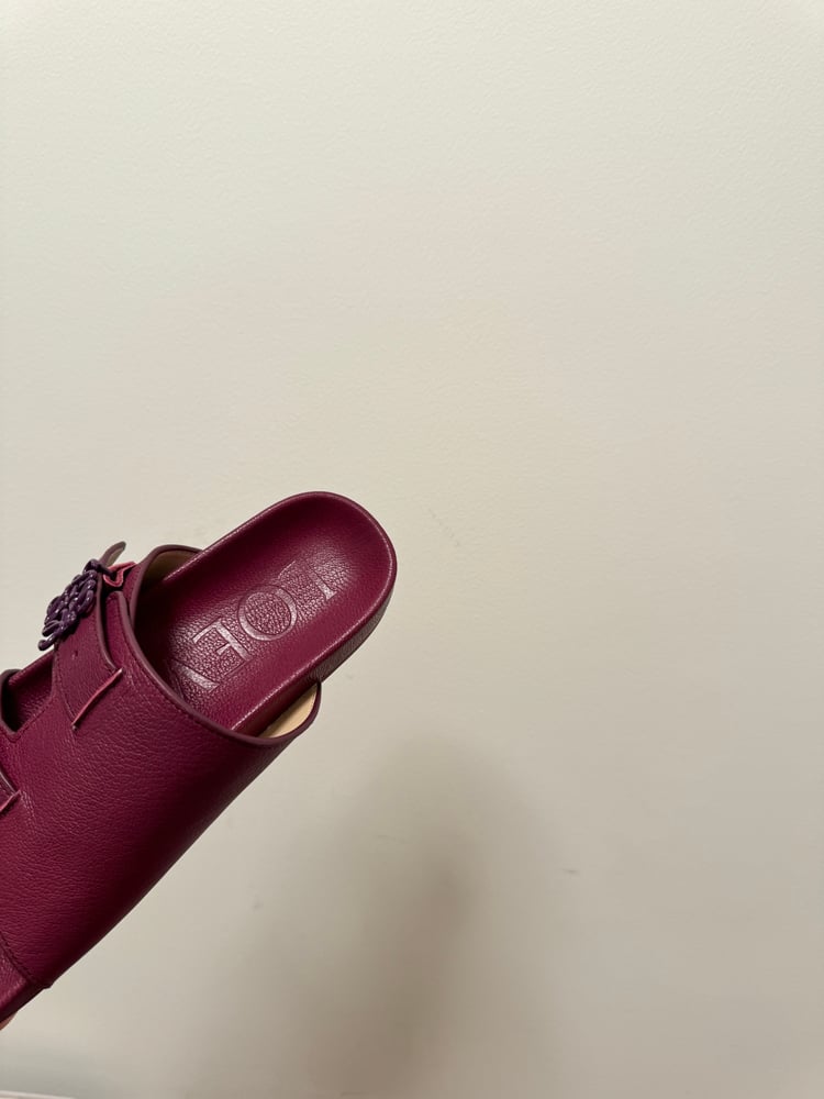 نعال جلد البقر الجديدة  Loewe