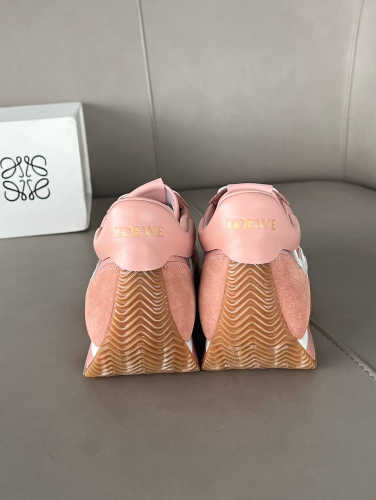 حذاء Loewe مصنوع من جلد بقر