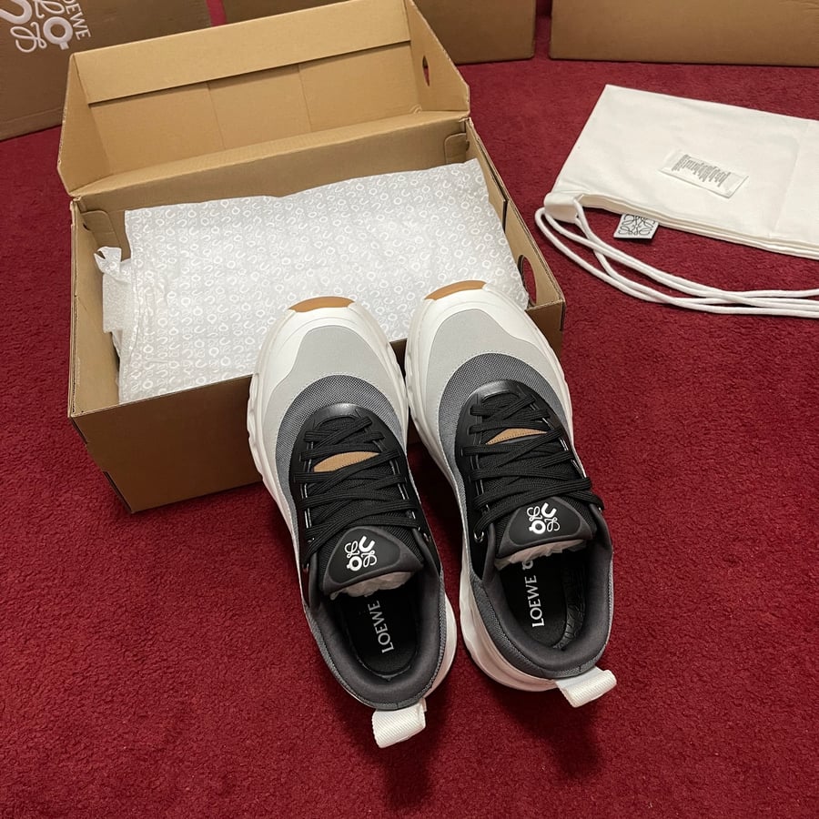 حذاء رياضي Loewe x On Cloudtilt 2.0 باللونين الأبيض والأسود
