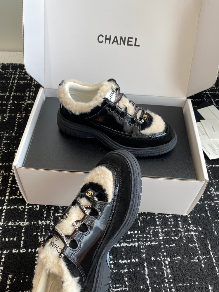 أحذية CHANEL الرياضية الجديدة