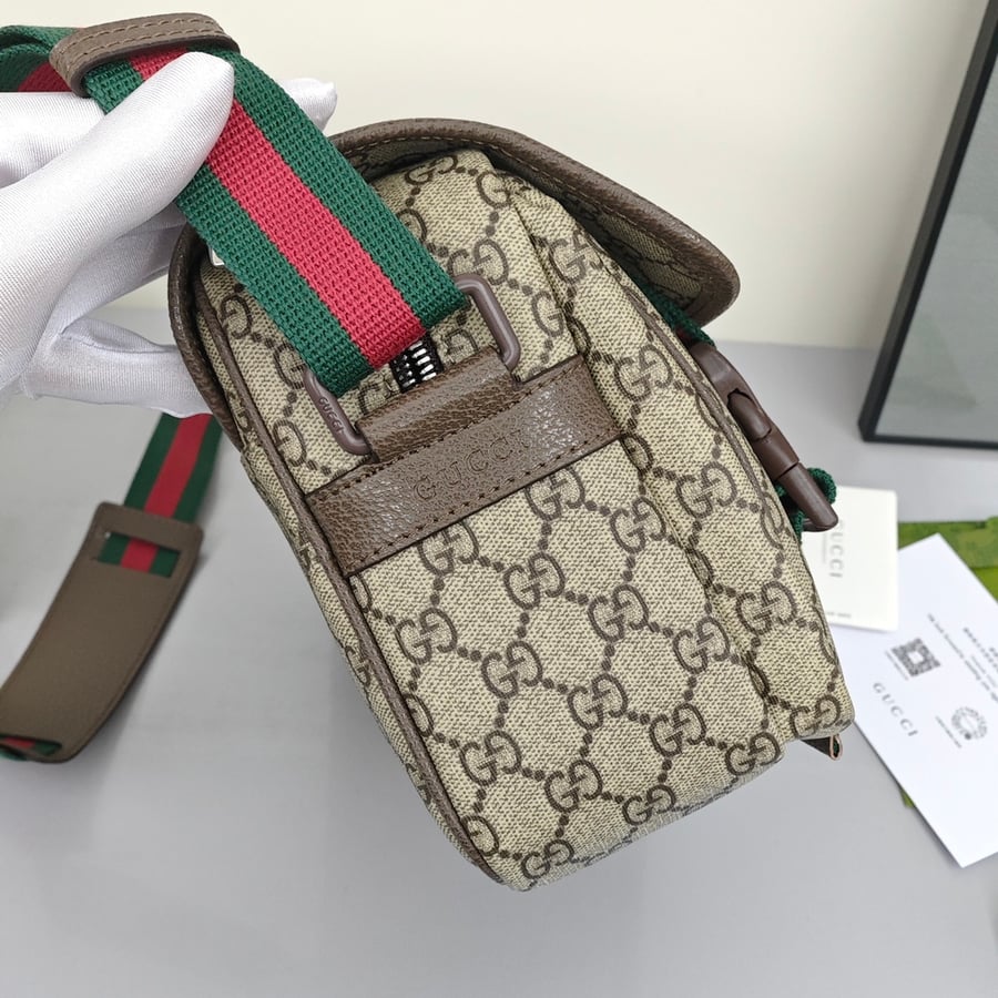 حقيبة غوتشي جي جي سوبريم صغيرة للمراسلين باللون البيج