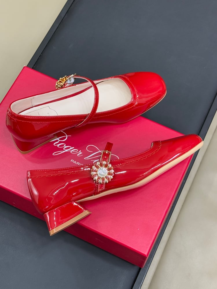 حذاء ماري جين كلاسيكي بكعب صغير Roger Vivier
