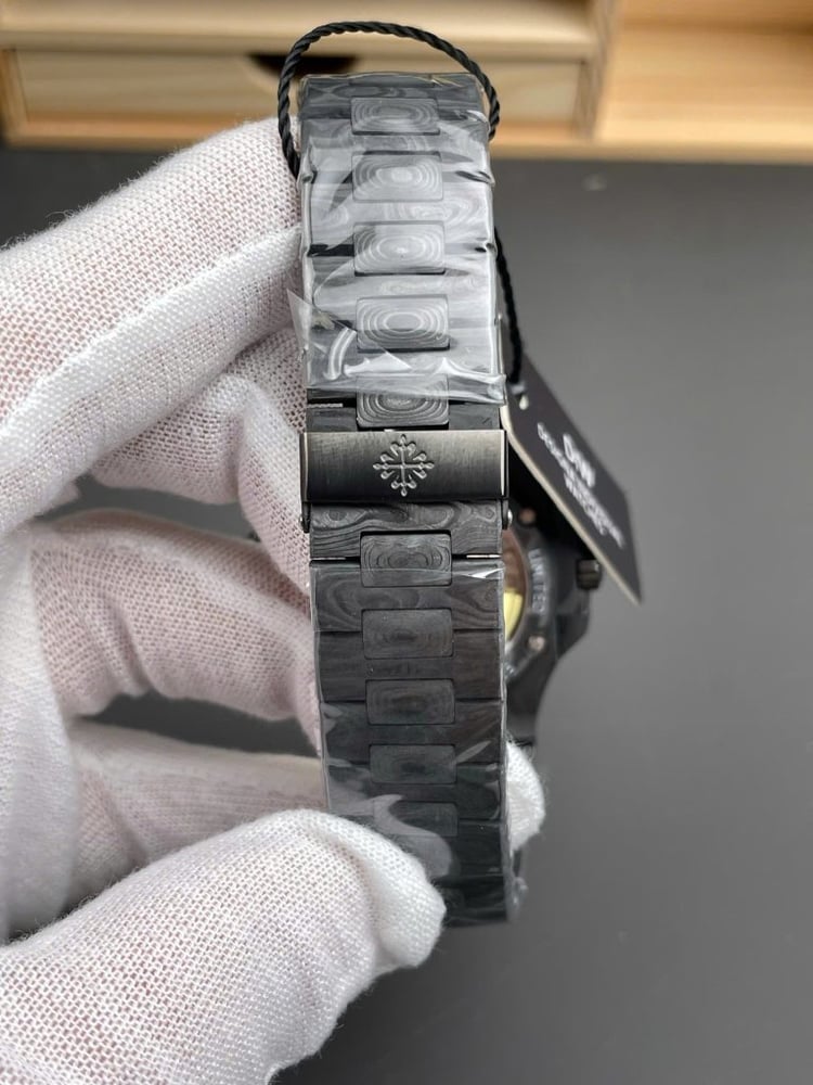 Patek Philippe High End Watchs Natilus 5711 DIW Carbon Ultra Light Swis Movement 40mm