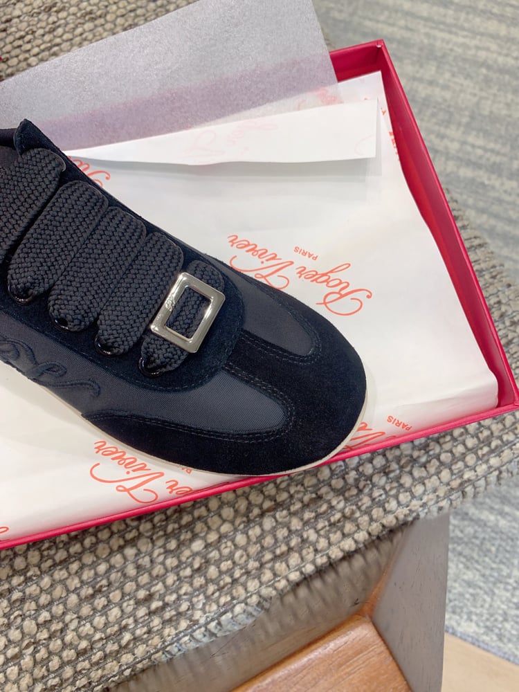 أحذية كاجوال جديدة من Roger Vivier