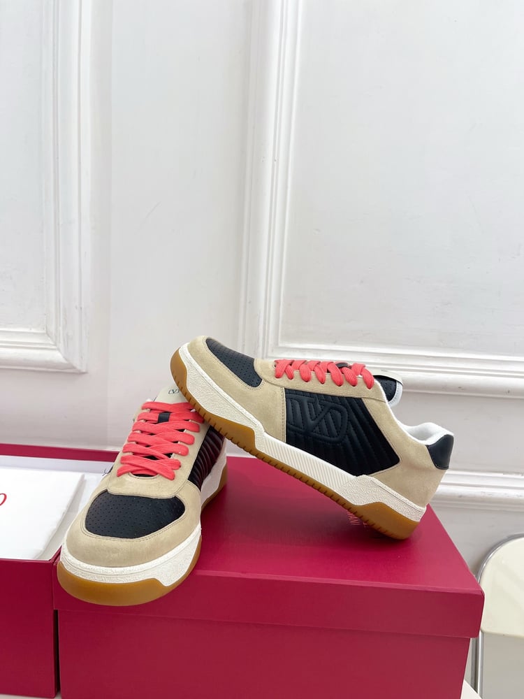 حذاء Valentino Garavani Upvillage Crosta باللون الأبيض/الأسود