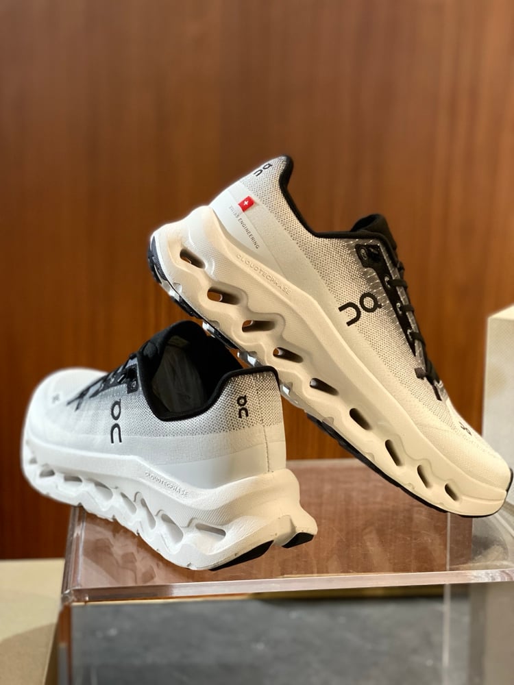 حذاء رياضي Loewe x On Cloudtilt 2.0 باللون الأبيض/ظل الأسود
