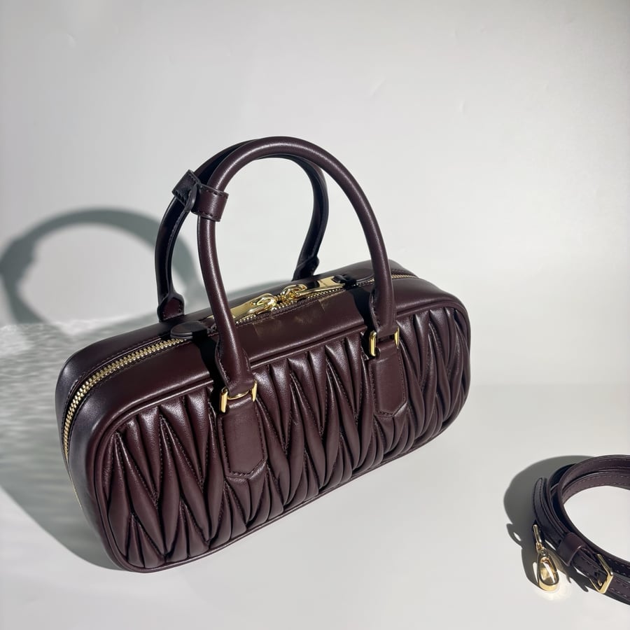 حقيبة Miu Miu Arcadie Matelassé صغيرة من جلد نابا باللون العنابي