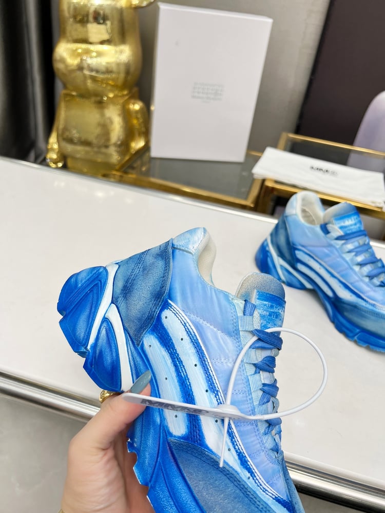 أحذية رياضية كاجوال جديدة من Maison Margiela
