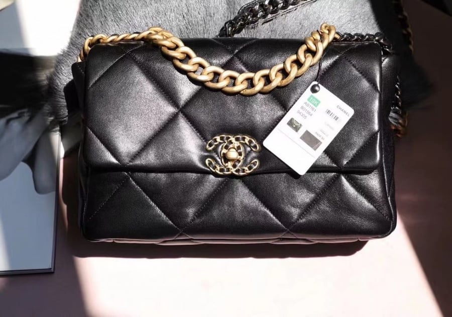 شانيل نايتين  ذهبي مقاس 30cm