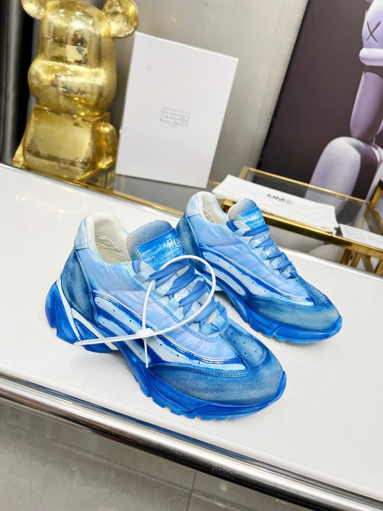 أحذية رياضية كاجوال جديدة من Maison Margiela