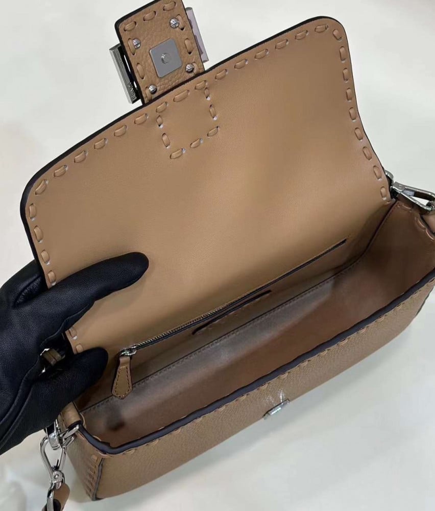 فندي BaGuette مقاس 27cm