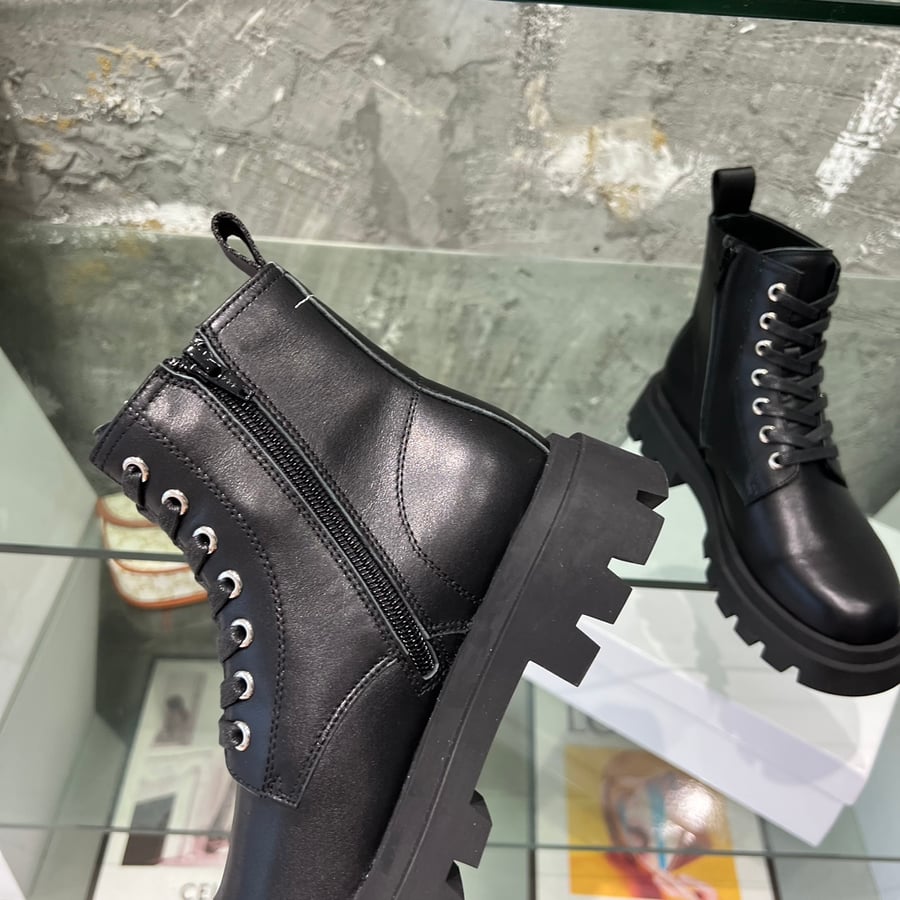 حذاء الكاحل Margiela بسحاب جانبي ورباط