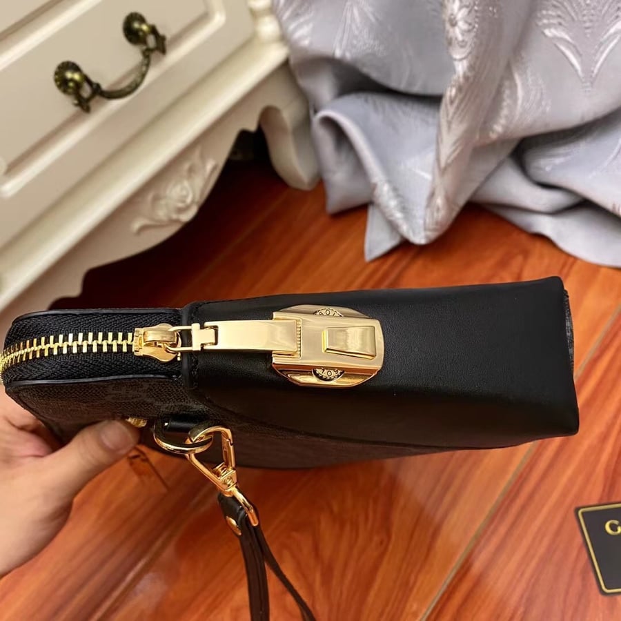 حقيبة يد (كلتش) كانفاس GG Supreme غوتشي باللون الاسود
