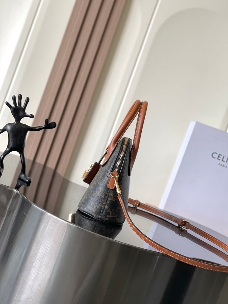 حقيبة صدفية جديدة من CELINE HONORINE بلون اسود\بني