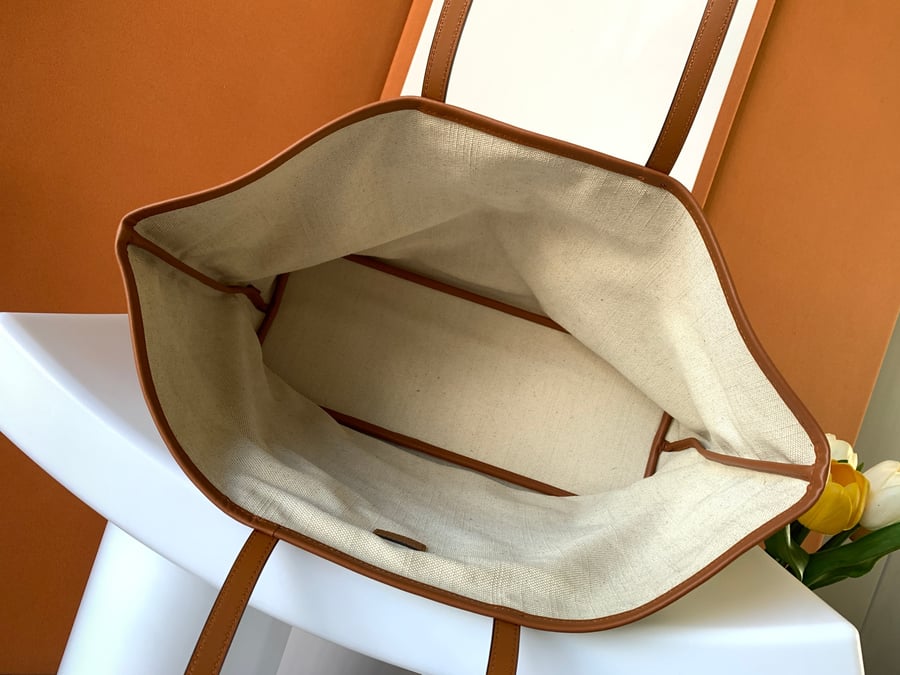 حقيبة Moynat توت من كانفاس بلون ابيض\بني