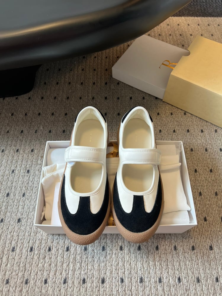 حذاء The Row Velcro Mary Jane باللون الأسود