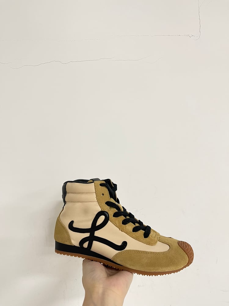 حذاء Loewe New Retro High Top باللون البني